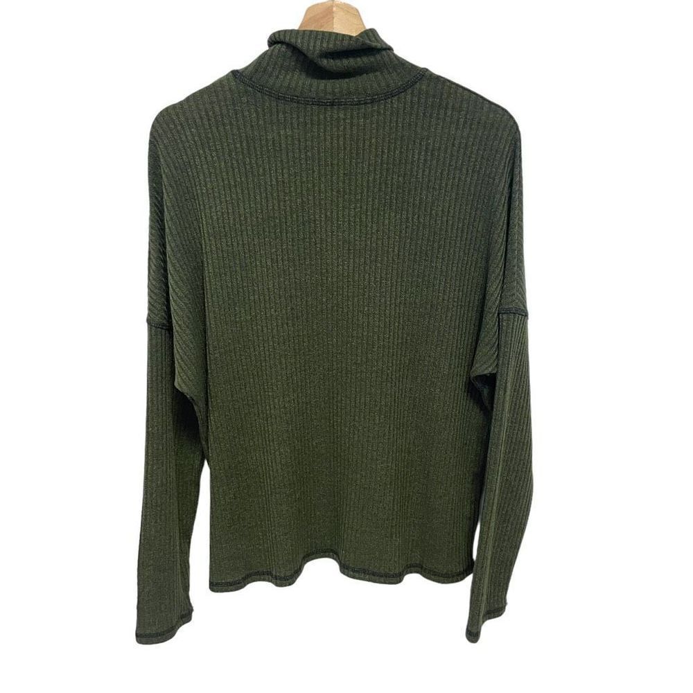 Green Turtle Neck Top - Picture 4 of 6